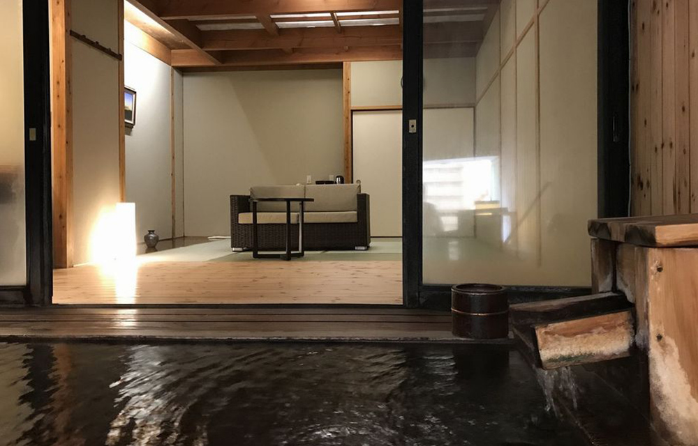 收費露天個人湯屋