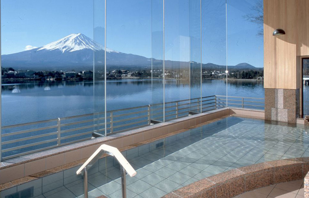 大浴場から望む富士山